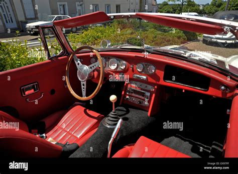 Mgb interior hi-res stock photography and images - Alamy