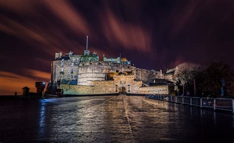 "Edinburgh castle at night." by Graeme Ross | Redbubble