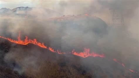 Mill Fire tears through Northern California town | CGTN America