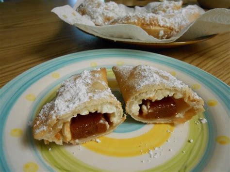 Guava and Cream Cheese Empanadas - All Kinds of Recipes