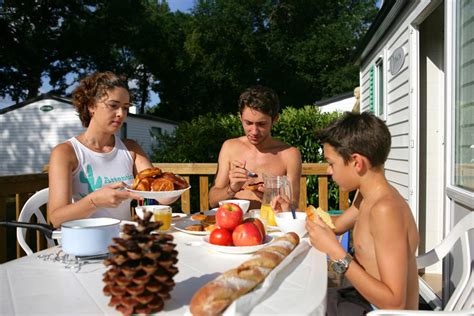 Service du Camping Locmariquer, camping accès direct plage - Les ...