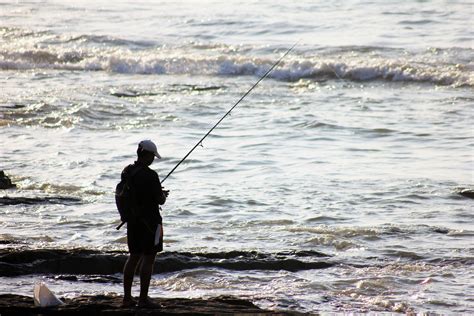 Gambar Orang Mancing Di Laut Terlengkap | Pemandangan33