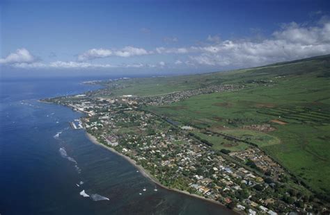 Pictures of Lahaina before and after Maui wildfires