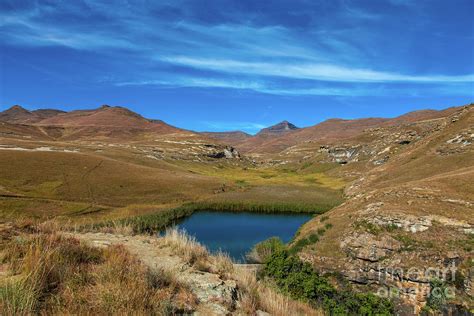 Golden Gate Highlands National Park dam. Photograph by Rudi Venter ...