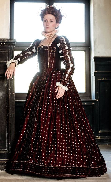 Queen Elizabeth I’s Red Gown (based on The Hampden... | Tudor Costume