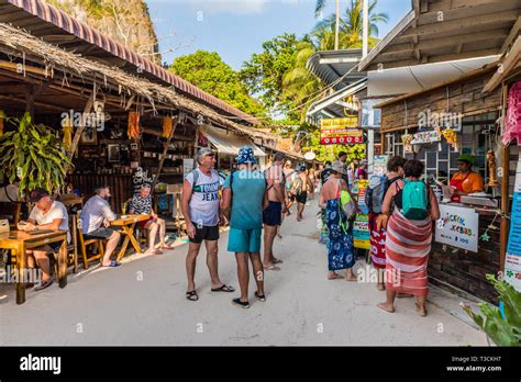 Railay beach in Krabi Thailand Stock Photo - Alamy