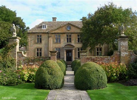 Tone on Tone: Tintinhull | English manor houses, English country house, English country manor