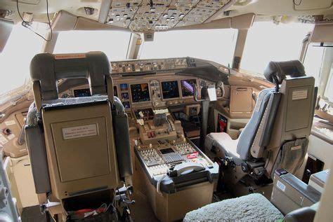 Boeing 777-200ER cockpit | Boeing 777 | Boeing 777, Flight deck ...