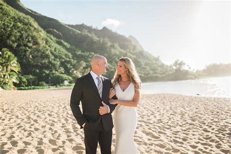 Kauai Beach Wedding Photos — The Overwhelmed Bride // Wedding Blog + SoCal Wedding Planner