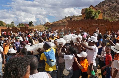 Madagascar / Famadihana: dealing with death can be joyful | Guy Shachar