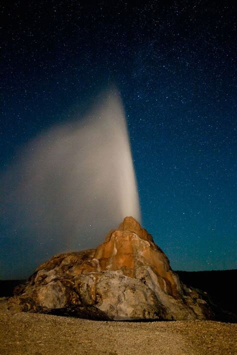 "White-Dome-Geyser-Night_Vanuga_1000" - Yellowstone National Park