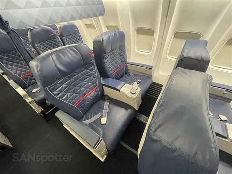 Delta 737-800 first class review (fantastic food in ordinary seats ...