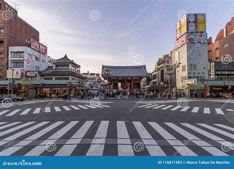 The Beautiful Kaminarimon Gate in the Asakusa District of Tokyo, Japan Editorial Stock Photo ...