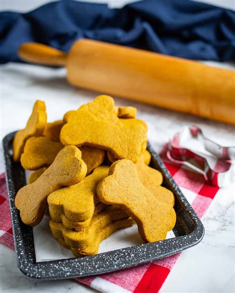 25 Woofalicious Homemade Dog Treats | Budget Earth