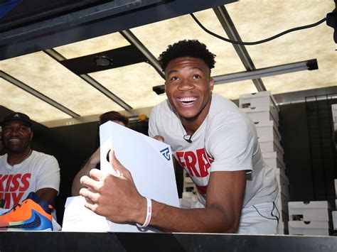 Giannis Antetokounmpo is going to be a dad