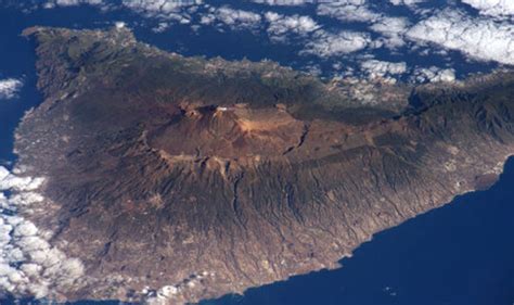 Tenerife volcano FEARS: Scientists play down Mount Teide concerns after 270 earthqua | World ...