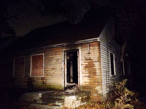 Eminem's Childhood Home As Seen On MMLP2 Cover Damaged By Fire | HipHop ...