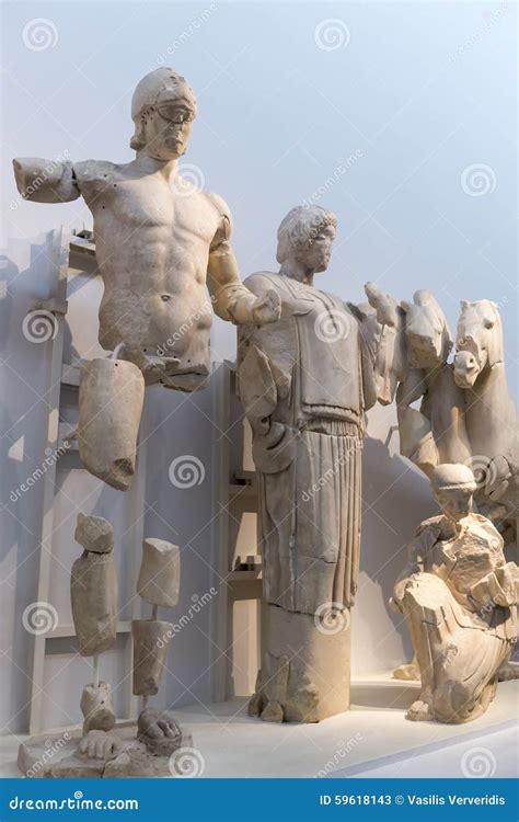 East Pediment of the Temple of Zeus at Olympia: Preparing the Ch ...