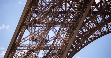 The stairs : discover the Eiffel Tower in a new way