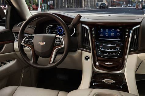 2020 Cadillac Escalade Pictures - 139 Photos | Edmunds