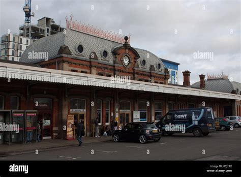 Slough railway station hi-res stock photography and images - Alamy