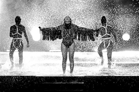 Beyoncé & Kendrick Lamar perform 'Freedom' onstage during the 2016🈷 ...