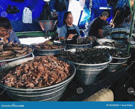 EL SALVADOR, LA LIBERTAD - MAR 4, 2017. Fish Market, Sellers of Seafood ...