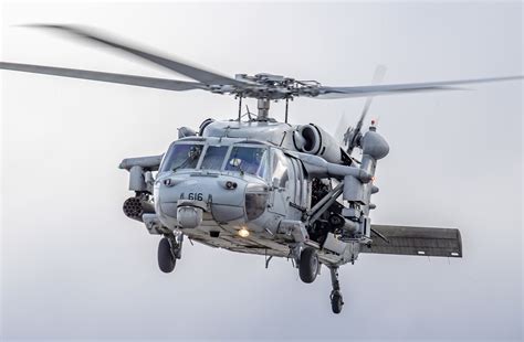 Des MH-60S Knighthawk en version gunship. — avionslegendaires.net