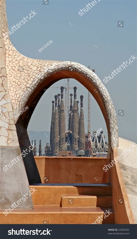 1 Rooftop Sagrada Familia Barcelone Images, Stock Photos, 3D objects ...