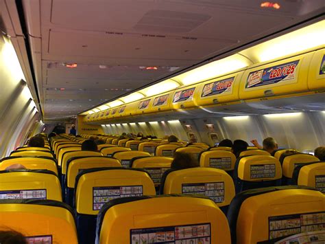 Este tripulante de cabina de Ryanair cantando 'Despacito' te va a alegrar cualquier vuelo