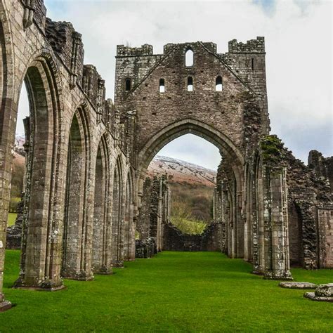 Llanthony Priory - Fascinating ruins resting in the middle of british countryside