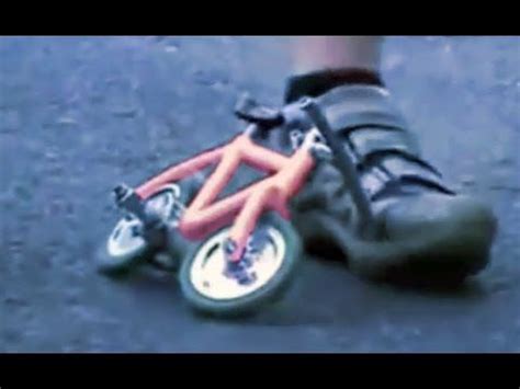 Guinness World Record Smallest Bicycle (World's Smallest BMX Ever) | Guinness world, World ...