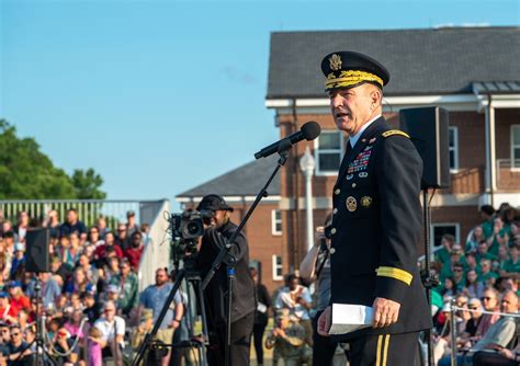 DVIDS - Images - New Soldier Swearing-in Ceremony [Image 5 of 17]