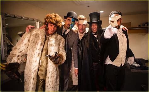 The Backstreet Boys Dressed Up in Their Classic 'Everybody' Costumes ...