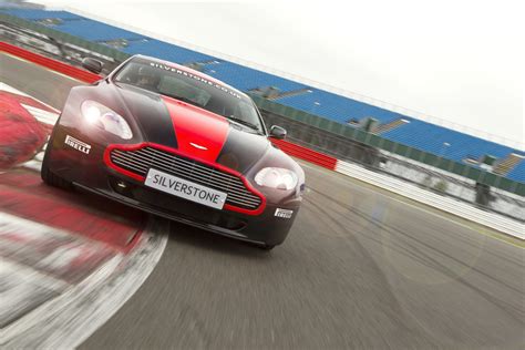 Your chance to win a Silverstone driving experience at CDX17! – Car Dealer Magazine