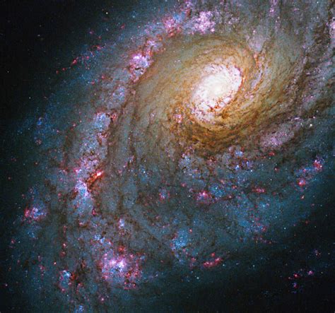 Hubble-teleskopet 30 år: Se nye, fantastiske bilder fra verdensrommet