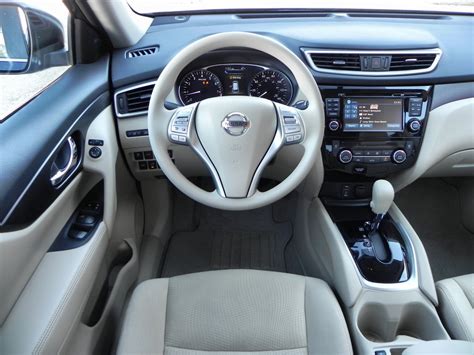 2015 Nissan Rogue Is Still The Incorrigible Stand Out | Aaron on Autos