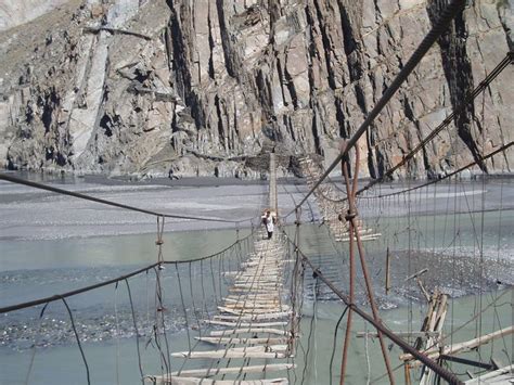 World's Beautiful Landscapes.: Hussaini Suspension Bridge, The World's Most Dangerous Bridge