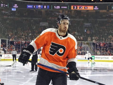 Flyers’ Kevin Hayes Paying Tribute to Late Brother During 2021-22 Season