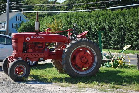 Red tractor | Tractors, Farmall, Farmall tractors