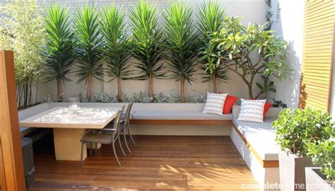 How to... create an outdoor room - Complete Home | Kleiner hof - gärten, Garten ...