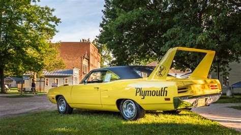 Man Breaks Down Just How Wild the Plymouth Superbird Was - Axleaddict News