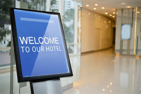 6 Reasons Why Your Hotel Needs Digital Signage Displays