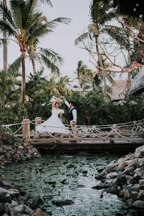 Outrigger Fiji Beach Resort Wedding - Sarah Weber Photography