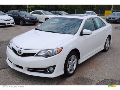 2014 Super White Toyota Camry SE #114595064 Photo #24 | GTCarLot.com - Car Color Galleries