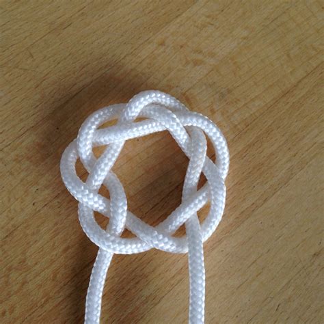 How to Tie a Pretty Round Celtic Knot | Knots, Celtic knot, Celtic crafts