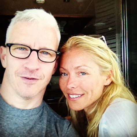 Kelly Ripa's No Makeup Photos Prove She's Gorgeous Bare-Faced