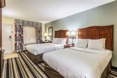 Clarion Pointe Hotel Huntsville, AL - See Discounts