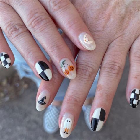 50 Cute Spooky Halloween Nail Ideas : Moon, Checkerboard & Ghost Nails ...