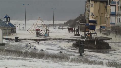 Wimereux en pleine Tempête mars 2010 - YouTube